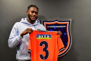 OFICIAL: Arouca empresta Jerome Opoku ao Basaksehir