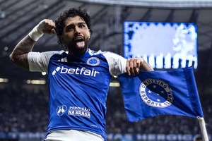 Cruzeiro goleia e consolida liderança no Brasil com brilho de Gabigol