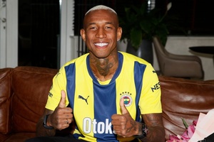 Mercado: Fenerbahçe de José Mourinho contrata ex-benfiquista Talisca ao Al Nassr