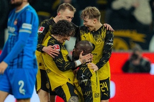 Borussia Dortmund consolida vice-liderança da Liga alemã com goleada sobre Mainz