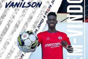 Mercado: Internacional angolano Vanilson reforça Trofense