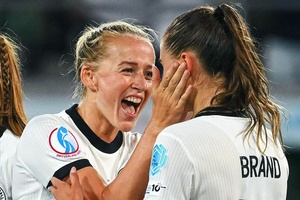 Europeu feminino: Alemanha bate estreantes e Suécia impõe-se em duelo nórdico