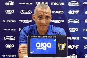 Famalicão: Treinador «pouco confortável» em defrontar Portimonense mas confia na vitória