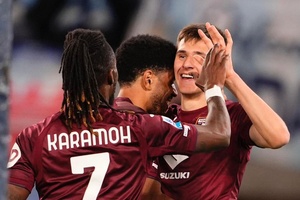 Lazio perde vantagem e sai da zona europeia após empate com Torino
