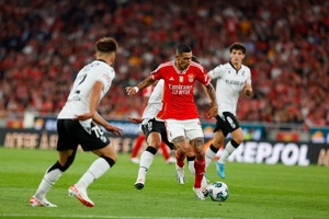 Crónica: Benfica goleia Vitória e sobe à liderança partilhada da I Liga