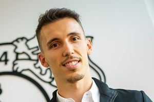 Bayer Leverkusen: Simon Rolfes responde às críticas de Schmidt sobre anúncio de Grimaldo