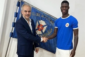 OFICIAL: Belenenses garante contratação de defesa Saná Gomes