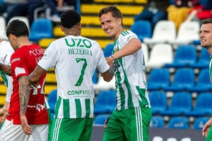 Crónica: Bola parada decide jogo ‘amarrado’ nos Açores