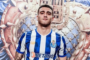 OFICIAL: FC Porto empresta extremo Ángel Alarcón ao Utrecht