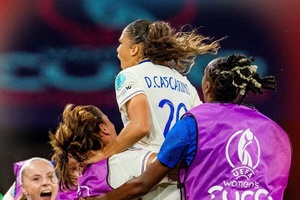 França e Inglaterra avançam no Europeu feminino após goleadas