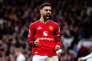 Manchester United bate Fulham, de Marco Silva, em jogo com final emocionante