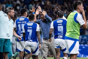 Leonardo Jardim volta a vencer no Brasil e Cruzeiro sobe à condição ao 1º lugar