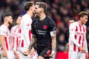 Bayer Leverkusen bate Colónia e recupera quarto lugar na Alemanha