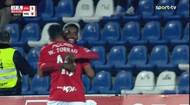 Liga Portugal Betclic: Santa Clara vs V. Guimarães, Golo 2-0 Charles (p.b.) (2025-2026)