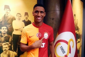 OFICIAL: Tetê confirmado como novo reforço do Galatasaray e Leandro Paredes pode ser o próximo