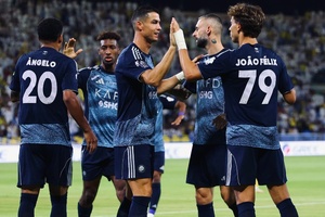 Al Nassr goleia com hat-trick de Félix e golo de Ronaldo