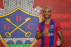 OFICIAL: Médio Rúben Ribeiro regressa a Portugal pelas portas do Desp. Chaves