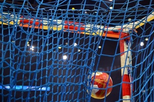 Porto domina segunda parte e aplica 42-32 no Benfica