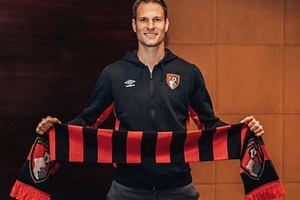 Mercado: Bournemouth contrata Begovic ao Chelsea; Liverpool garante Solanke