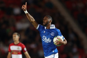 Inglaterra: Beto estreia-se pelo Everton com golo ao Doncaster para a Taça da Liga