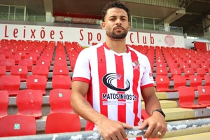 OFICIAL: Henrique Gelain reforça a lateral esquerda do Leixões