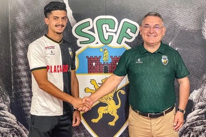 Farense: Extremo argelino Belloumi renova contrato até 2026