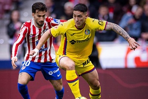 Insólito: Atleta expulso por tocar em zonas íntimas de jogador do Atlético Madrid