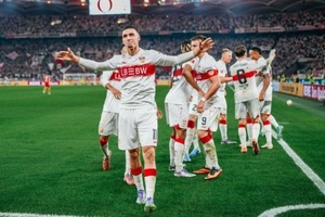Estugarda consegue a reviravolta e segue em lugar de 'Champions' na Alemanha
