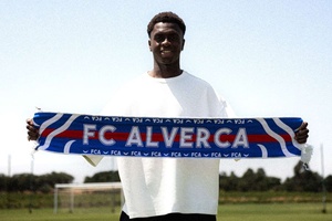 OFICIAL: Médio espanhol Tomás Mendes chega ao Alverca por empréstimo