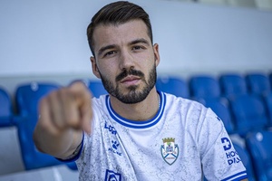 OFICIAL: Feirense reforça defesa com Sérgio Conceição