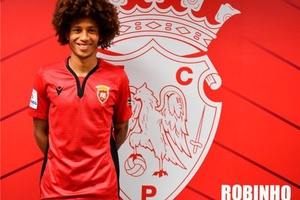 Penafiel: Extremo Robinho renova contrato por mais duas épocas