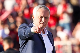 Mourinho: “Não se pode sofrer um golo em que estão seis jogadores à frente da linha da bola”