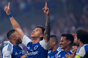 Cruzeiro vence Palmeiras e sobe ao segundo lugar do Brasileirão