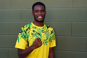 OFICIAL: Médio sul-africano Yaya Sithole assina pelo Tondela até 2025
