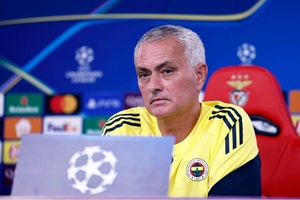 “Já fiz coisas mais difíceis do que eliminar o Benfica”, garante Mourinho