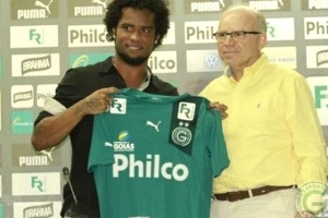 Mercado: Ex-portista Carlos Alberto é reforço do Goiás