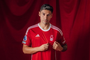 OFICIAL: Gonzalo Montiel reforça a defesa do Nottingham Forest por empréstimo do Sevilla