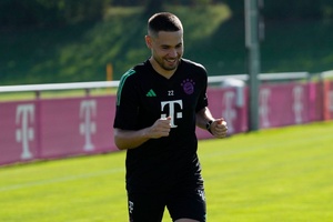 Bayern Munique: Raphael Guerreiro regressa aos treinos e aproxima-se da estreia na Bundesliga