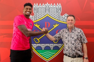 OFICIAL: Guarda-redes brasileiro Hugo Souza reforça baliza do Desportivo de Chaves