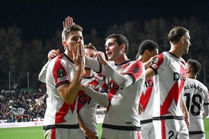 Rayo Vallecano e Mainz garantem presença nos oitavos da Liga Conferência