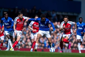 Arsenal empata na visita ao Everton e pode ver Liverpool fugir