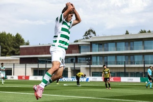 Sporting vence na Youth League mas tremeu diante do Kairat