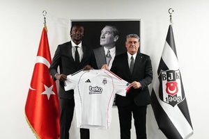 OFICIAL: Tammy Abraham reforça Besiktas por empréstimo da Roma