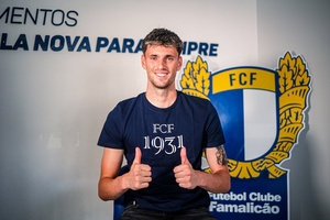 Famalicão: Guarda-redes Hugo Cunha renova contrato