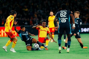 Lens vence Nice por 2-0 e mantém liderança isolada em França