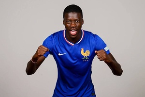 Chelsea anuncia contratação de Mamadou Sarr por oito temporadas