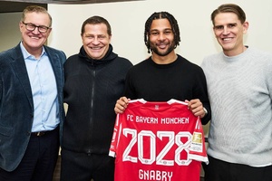 OFICIAL: Futebolista internacional alemão Serge Gnabry renova com Bayern Munique até 2028