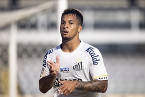 Benfica prepara proposta robusta por Marcos Leonardo, avançado do Santos