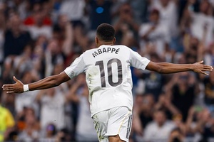 Mbappé garante vitória do Real Madrid sobre Osasuna com penálti decisivo