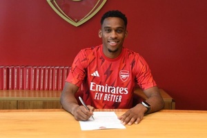 OFICIAL: Jurrien Timber deixa o Ajax e reforça a defesa do Arsenal